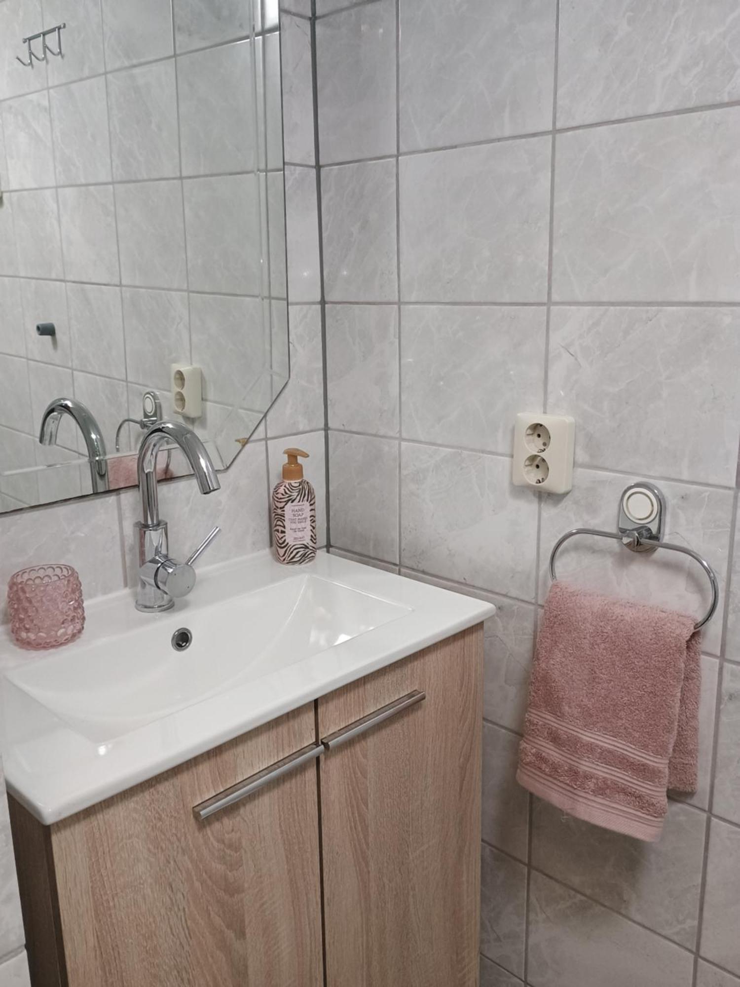 Prive Tuinhuis B&B Elly Sint Pancras Ngoại thất bức ảnh